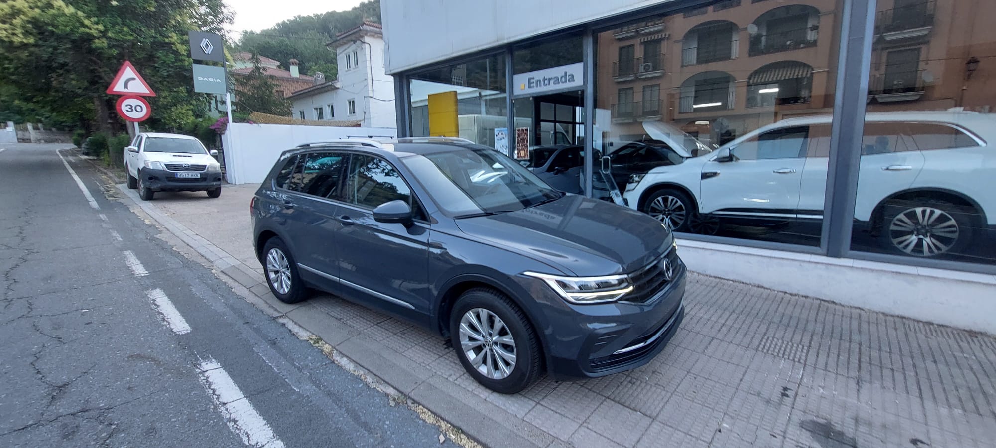 Volkswagen Tiguan 2.0 122cv miniatura 9